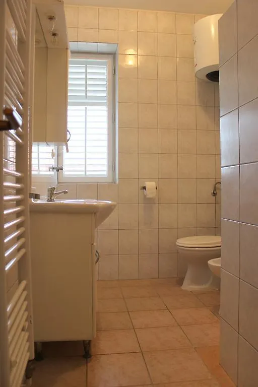 Guest house Apartment & Room'S Anni