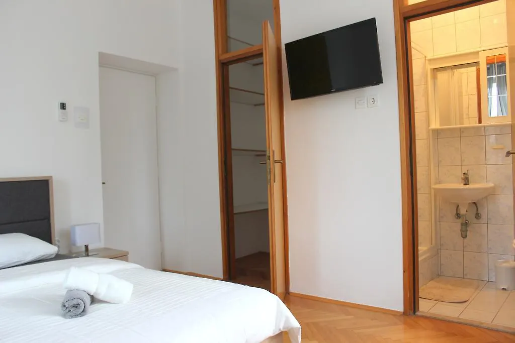 Guest house Apartment & Room'S Anni